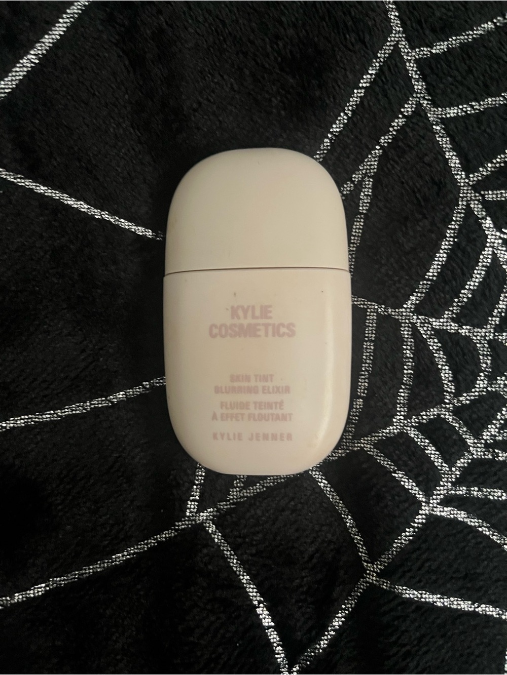 Kylie Cosmetics skin tint 3WN
